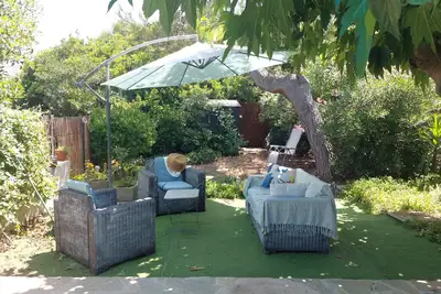 Image de Maison entière au calme et à quelques mètres de la mer, 3 chambres et jardin