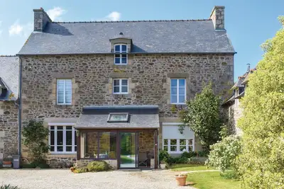 Image de Belle maison à Plancoet avec WiFi