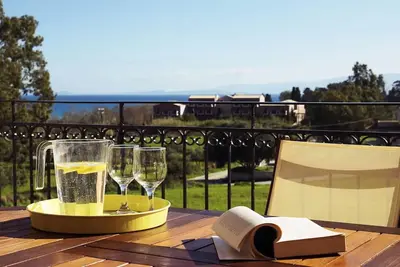 Image de Villa ensoleillée Coco mat avec vue sur la mer, île de Céphalonie