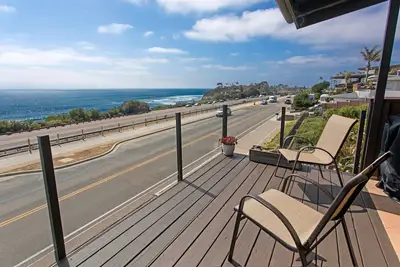 Image de Le Cardiff Surfer's Hideaway est un paradis avec vue sur la mer et les 2 chambres à coucher!