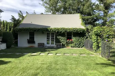 Image de Fairfield en ville / plage \"Cottage\" livre avec piscine