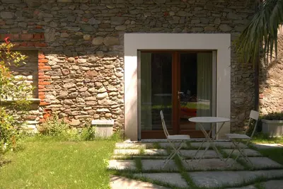 Image de Une oasis de paix: la maison du miel