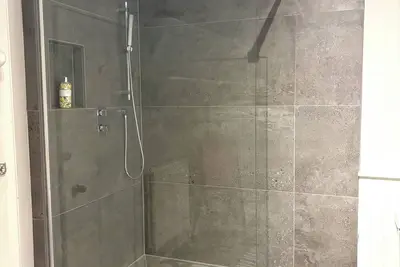 Image de Appartement géorgien spacieux de 3 chambres sur deux niveaux dans le centre-ville de New Town.
