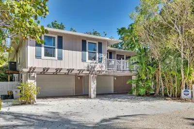 Image de Beach Paradise maison entièrement rénovée à 60 secondes du golfe! Économies d'automne octobre / novembre meilleur moment de l'année!