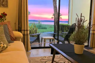 Image de Lake Front Villa - au milieu de toutes les attractions!