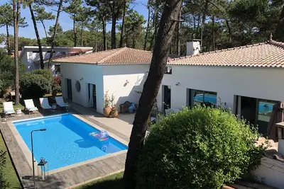 Image de Villa Luna 240 M², 4 Chambres, 4 SdB, Piscine, dans Pinède, 100 m des plages
