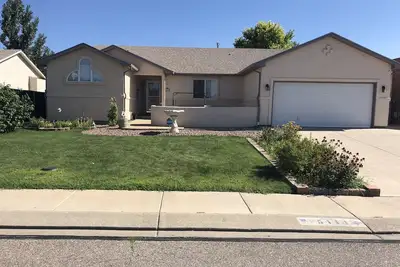 Image de Belle spacieuse 3 chambres, 3 salles de bain complète maison meublée