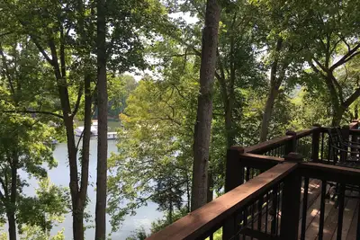 Image de Profitez de la beauté du lac Norris avec cette maison de ville au bord du lac!