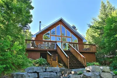 Image de Superbe chalet sur un lac très privé