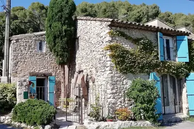 Image de Coquette maison en pierre de 90m2, au pied du Luberon de 2  à 4 pers