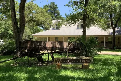 Image de Ranch à couper le souffle à seulement 30 km de Kyle Field!
