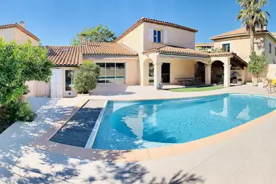 Image de Ty’Bonheurs - Villa de 8 couchages avec jardin et piscine, proche de la mer
