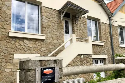 Image de Studio avec terrasse et Jardin