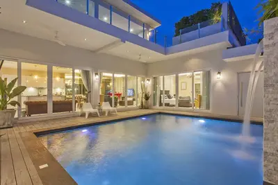 Image de Ocean's 5 Pool Villa près de la plage
