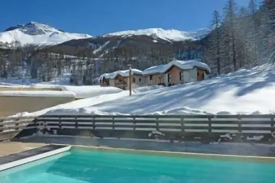 Image de 200m des commerces, 1er étage, vue vallée, piscine, sauna, hammam, balcon, casier à ski, 33m²
