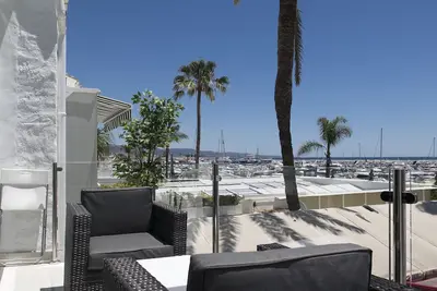 Image de PREMIÈRE Ligne Puerto Banus