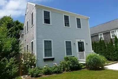 Image de Maison spacieuse 4 chambres, 4 salles de bain, Immeuble neuf.