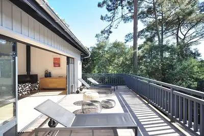 Image de Très belle Villa plage à pied avec piscine  dans les pins aperçus bassin