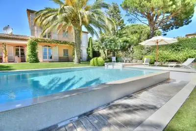 Image de Villa de luxe dans la baie de Saint tropez en bordure du golf de Beauvallon