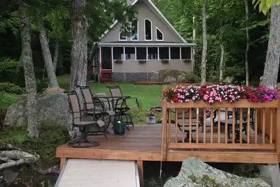 Image de Magnifique chalet dans les bois sur le lac Branch Branch, Ellsworth Me