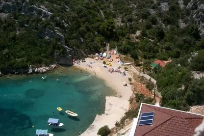 Appartement dans Vinišće avec Balcon, Climatisation, Wifi, Machine à laver (4753-1)