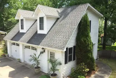 Image de Familial, spacieux 2 chambres / 1 salle de bain appartement proche de tout