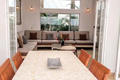 Image de Maison privée contemporaine haut de gamme, Artist Getaway-Steps From Beach!