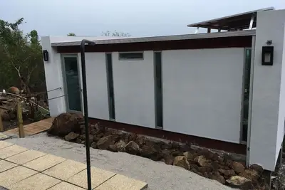 Image de Unique Ocean View Cottage avec Eco-Friendly Feautres.