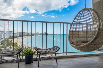 Image de CRÈME De La CRÈME - Plancher Haut Avec Vue Mer Merveilleuse