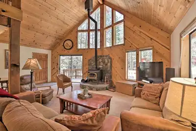 Image de Nouveau! Tahoe Donner Cabin avec bain à remous, 8 min. au lac!