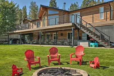 Image de Nouveau! Lakefront Home w / Deck à jour sur le lac Long!