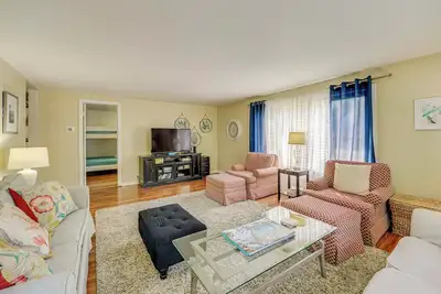 Image de Nouveau! Scenic Ludington Home 1. 4 mi au lac Michigan