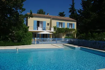 Image de Villa et Bastidon de caractère avec piscine à 300m du centre de Lourmarin
