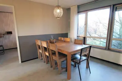 Image de 7 personnes, appartement au premier étage