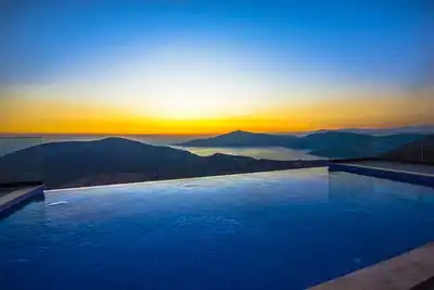 Image de Nouvelle villa de 3 chambres, piscine totalement privée et vue imprenable sur la mer, endroit calme
