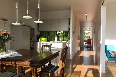 Image de Nouvelle lumineux 2. 5 pièces appartement avec grand balcon et vue sur le lac