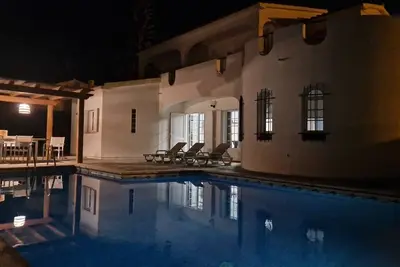 Image de Belle villa, avec jardin et piscine privatif, Clim, Wifi, proche + belles plages