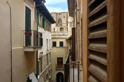 Image de Très bien situé dans un immeuble ancien près de la cathédrale