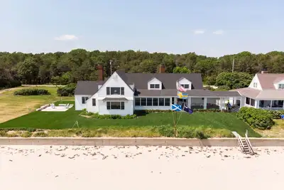 Image de Front de mer, 5 chambres, 3. 5 salle de bain privé Paradise Beachfront