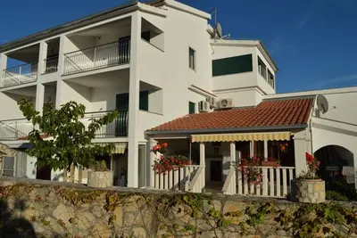 Image de Appartement dans Vinišće avec Balcon, Climatisation, Wifi, Machine à laver (4753-3)