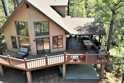 Image de Profitez de Naughty Pines Lodge! 2 Masters, Loft & Large Deck!