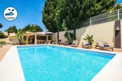 Outstanding Villa, W/ Private Heatable Pool, Wi-Fi, A/C & Close To All Amenities