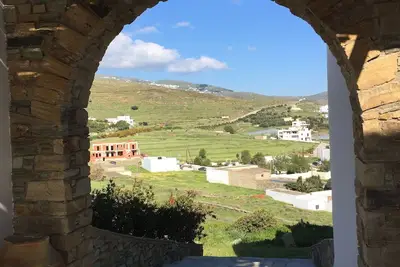 Image de Seaside House Siroccos avec vue sur le port de Tinos