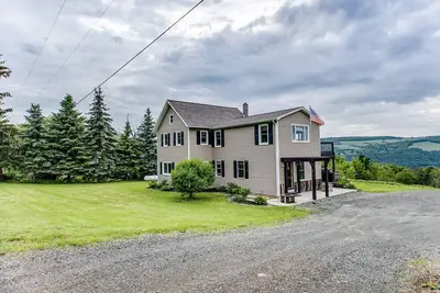 Image de Call of the Bluff, belle ferme surplombant le lac Keuka