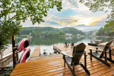 Image de Lake Arrowhead Luxury Lakefront Cottage - Dock Massive - Meilleure vue sur le lac
