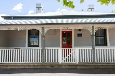 Image de Red Door Cottage│♥ of Orange, Heritage Home