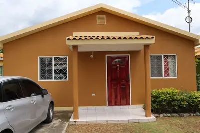 Image de Détendez-vous dans Angels Estate, à 15 et 50 minutes de Kingston et Ocho Rios, respectivement.