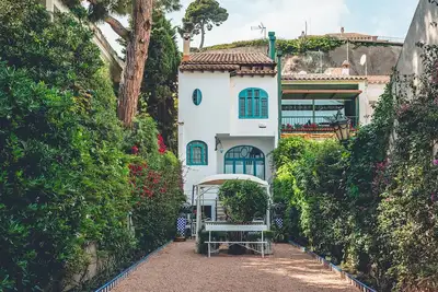 Image de Maison Baulenas. Une belle maison moderniste en bord de mer