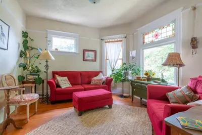 Image de Retraite urbaine spacieuse au cœur de l'action 5bed / 2bath - Great Location!