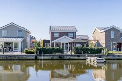 Image de Solide et industriel, avec beaucoup d’espace autour de la maison pour ranger votre équipement de pêc